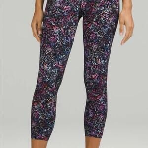 𝗟𝘂𝗹𝘂𝗹𝗲𝗺𝗼𝗻 𝗕𝗮𝘀𝗲 𝗣𝗮𝗰𝗲 HR Crop 23" Leggings -Floral Spray Multi -4